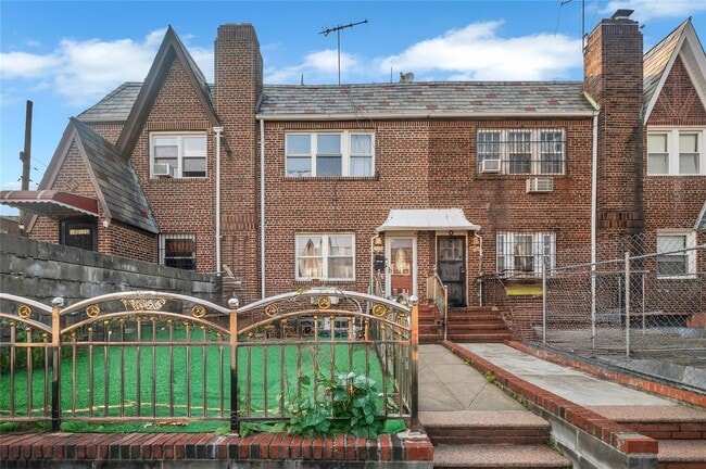property at 140-13 Mulberry Ave