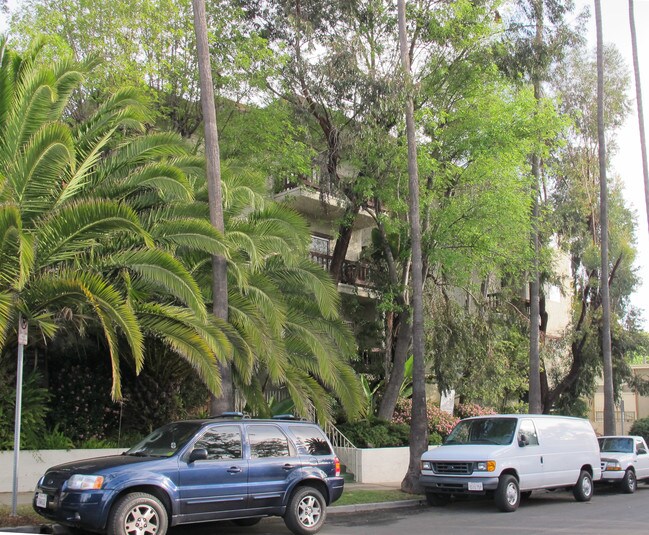 11425 Rochester Ave in Los Angeles, CA - Foto de edificio - Building Photo