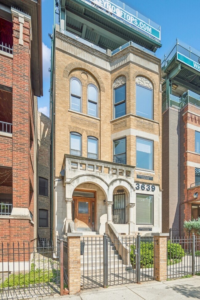 property at 3639 N Sheffield Ave