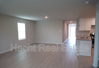 15015 Dorset Wheel in San Antonio, TX - Building Photo - Building Photo