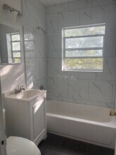 535 7th St, Unit 4 in West Palm Beach, FL - Foto de edificio - Building Photo