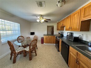 2015 15th Ln in Vero Beach, FL - Foto de edificio - Building Photo