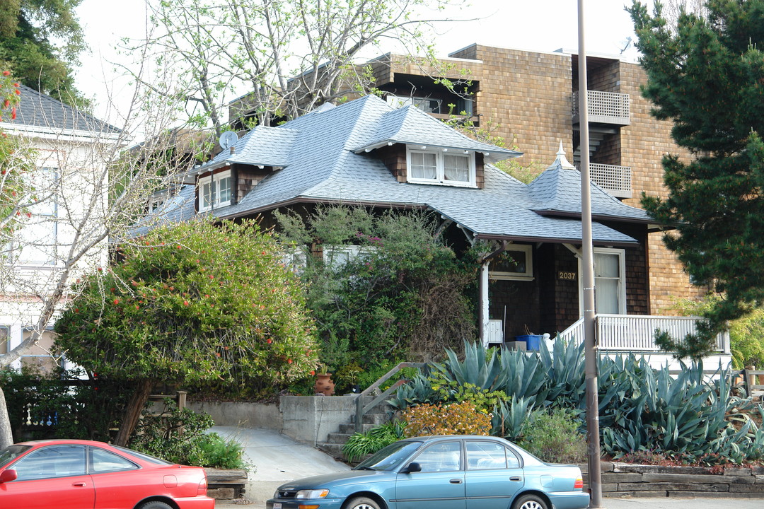 2037 Hearst Ave in Berkeley, CA - Building Photo