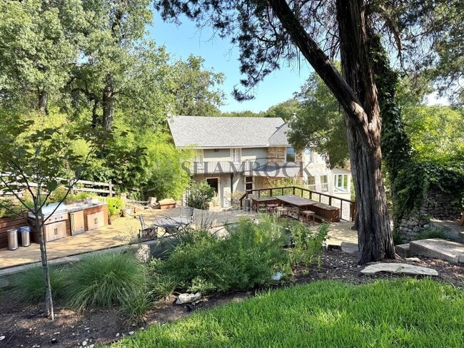 property at 2400 Lindsey Hollow Rd