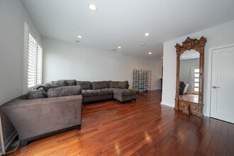 601 Poplar St in Philadelphia, PA - Foto de edificio - Building Photo