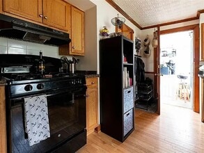 17 Montgomery St, Unit 2 in Cambridge, MA - Foto de edificio - Building Photo