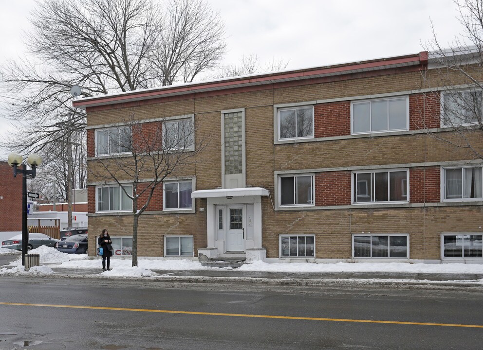 3735 Masson Rue in Montréal, QC - Building Photo