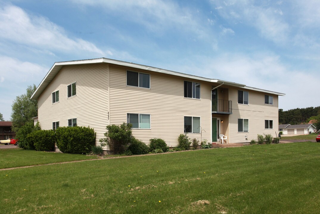 960 1st Ave in Chippewa Falls, WI - Building Photo