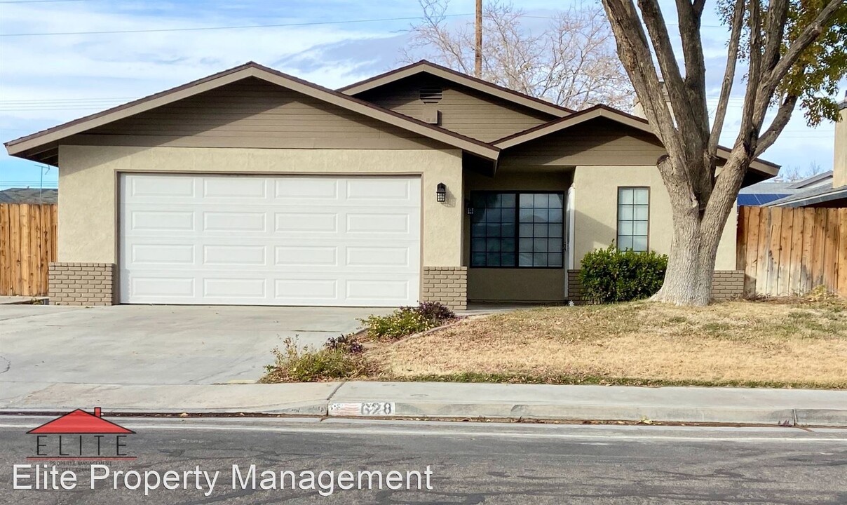 628 Beth Ln in Ridgecrest, CA - Building Photo