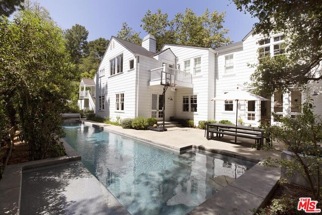 property at 2121 Trently Ln