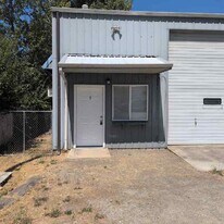 333 S Old Pacific Hwy in Myrtle Creek, OR - Building Photo