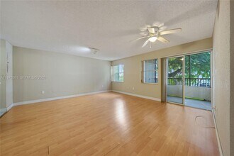 2871 N Oakland Forest Dr in Fort Lauderdale, FL - Building Photo - Building Photo