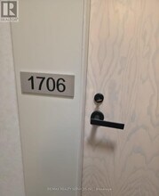 8 Interchange Wy in Vaughan, ON - Building Photo - Building Photo