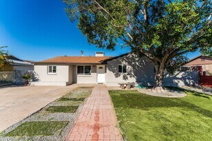 2614 W Greenway Rd in Tempe, AZ - Building Photo