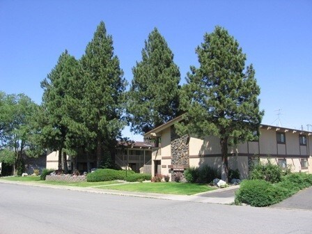 Chalet Apartments in Spokane, WA - Foto de edificio