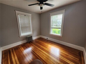 58 2nd St in East Providence, RI - Foto de edificio - Building Photo