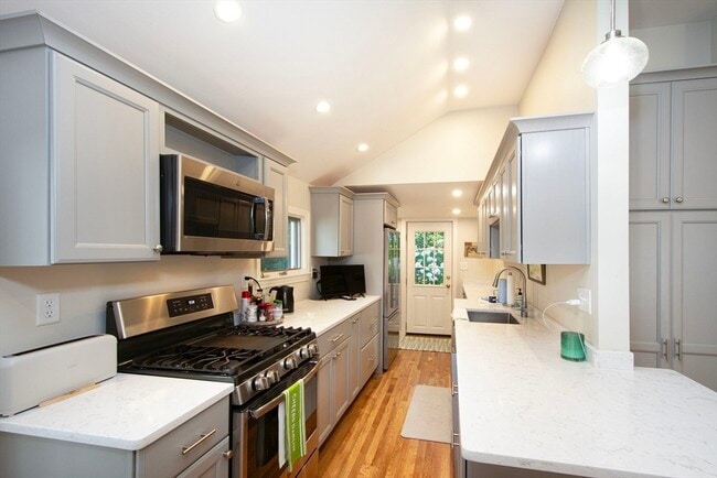 23 Priscilla Ave in Duxbury, MA - Foto de edificio - Building Photo