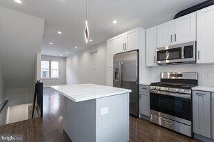 2722 Latona St in Philadelphia, PA - Building Photo