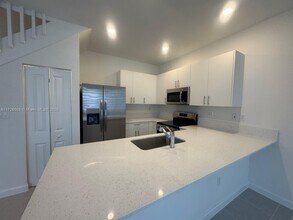705 SE 13th Street Cir in Homestead, FL - Foto de edificio - Building Photo