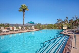 Bernardo Crest in San Diego, CA - Building Photo