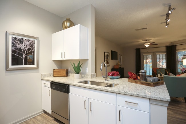 1000 Spalding in Atlanta, GA - Foto de edificio - Interior Photo