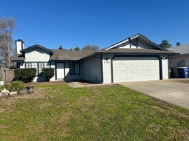 5195 Summerbrook Way in Sacramento, CA - Building Photo