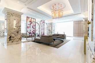 10 Inn On The Pk Dr in Toronto, ON - Building Photo - Building Photo