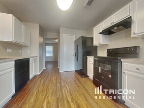 16783 Fallen Timbers Dr in Conroe, TX - Building Photo - Building Photo