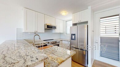 3121 Pualei Cir in Honolulu, HI - Building Photo - Building Photo