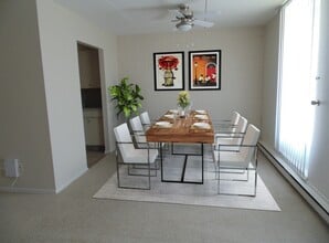 Parkwood Square in Winnipeg, MB - Foto de edificio - Building Photo