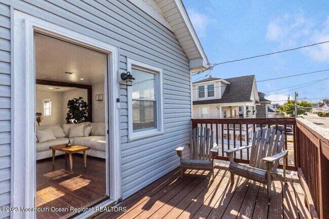 215 Webster Ave photo'