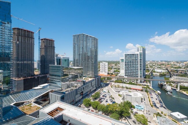 68 SE 6th St, Unit # 2112 in Miami, FL - Building Photo - Building Photo