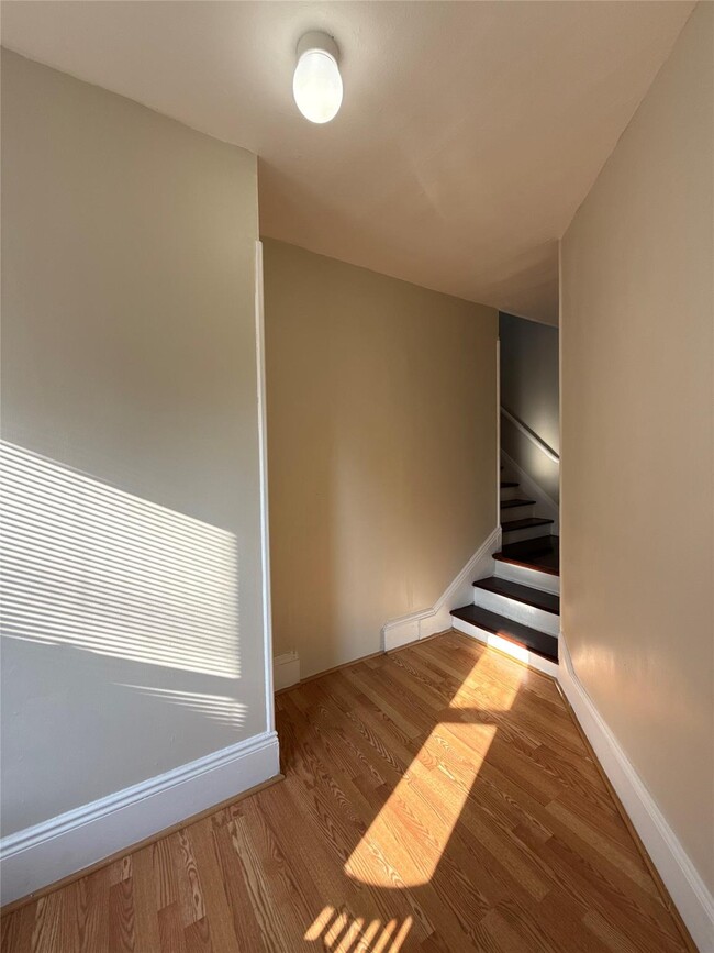 25 Milford Pl in Rockville Centre, NY - Building Photo - Building Photo