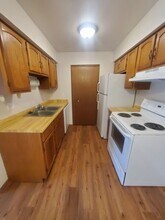 1320 Meadow Creek Dr. (8 Unit) in Pewaukee, WI - Building Photo - Interior Photo