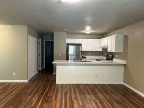 40 Arbor Ct in Cotati, CA - Building Photo - Building Photo