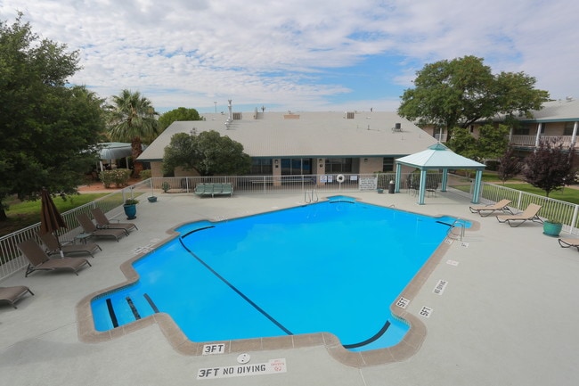 Edgemere Apartments in El Paso, TX - Building Photo - Building Photo