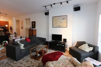 1407 N Wicker Park Ave, Unit 3 in Chicago, IL - Building Photo - Building Photo