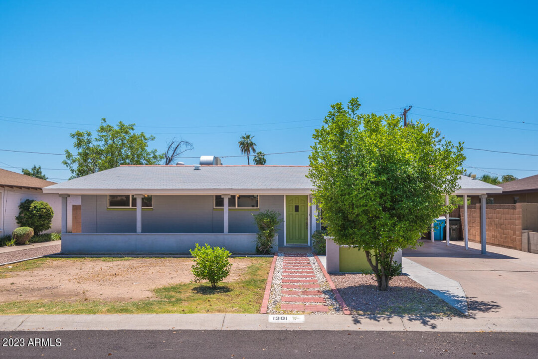 1301 W Highland Ave in Phoenix, AZ - Building Photo