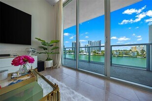 7930 East Dr in North Bay Village, FL - Building Photo