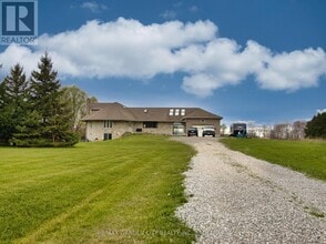 33260 Pettit Rd in Wainfleet, ON - Building Photo - Building Photo
