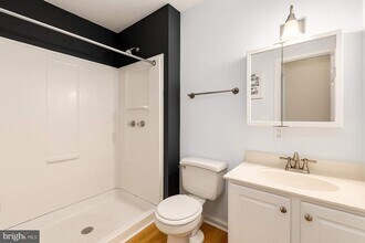 18300 Streamside Dr in Gaithersburg, MD - Building Photo - Building Photo