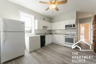 2042 W Armitage Ave in Chicago, IL - Building Photo