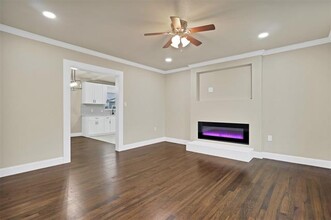 301 Avenue Ave in Garland, TX - Building Photo - Building Photo