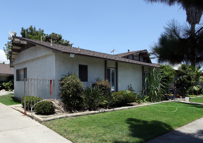 2109 E Almont Ave in Anaheim, CA - Building Photo - Building Photo