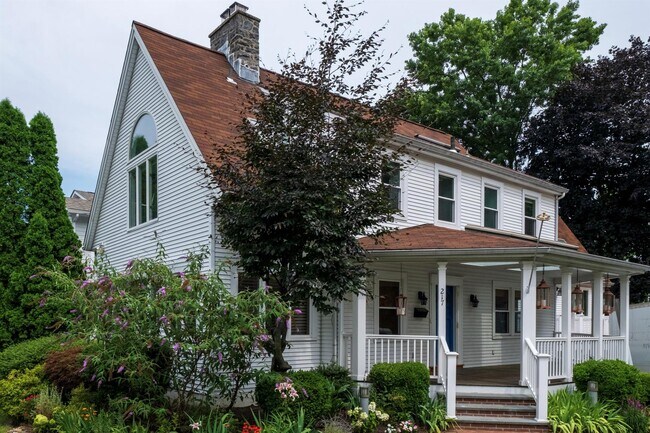 217 Larchmont Ave in Larchmont, NY - Building Photo - Building Photo