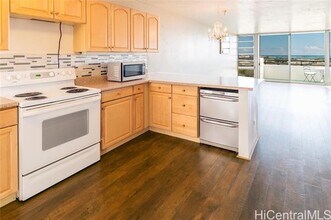 1015 Ala Napunani St in Honolulu, HI - Building Photo - Building Photo