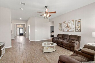 8521 Norias Wheel in San Antonio, TX - Building Photo - Building Photo