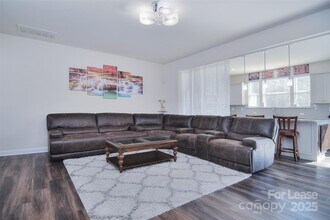 9245 Glenburn Ln in Charlotte, NC - Building Photo - Building Photo