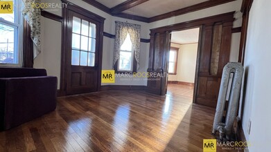 4 High St, Unit 2 in Somerville, MA - Foto de edificio - Building Photo