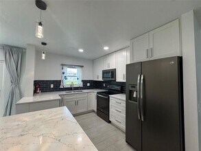 7481 Santa Monica Dr in Margate, FL - Building Photo - Building Photo